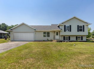 3381 Stager Dr, Middleville, MI 49333