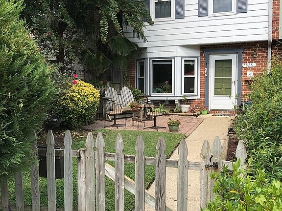5th image of 828 Westminster Ln