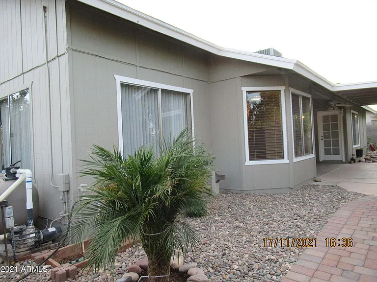 2324 W Highland Ct — Photo 28