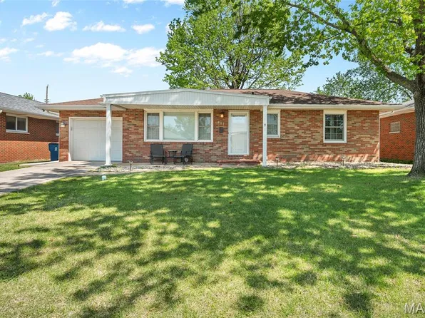 917 Willow St, Wood River, IL 62095