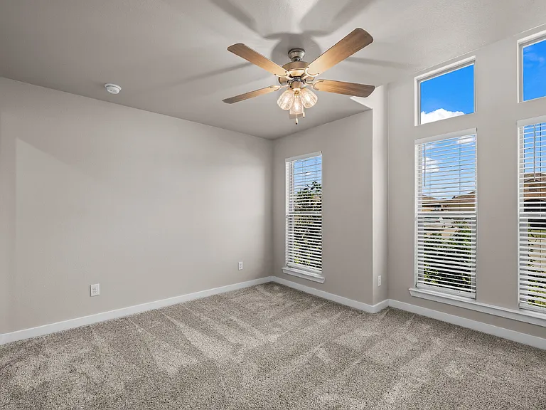 7421 29th St — Photo 26