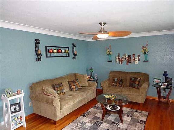 5th image of 221 E Union St