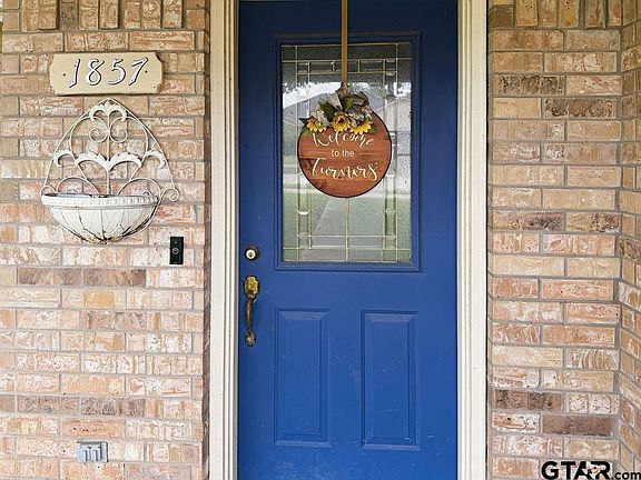 3rd image of 1857 Woodbridge Dr