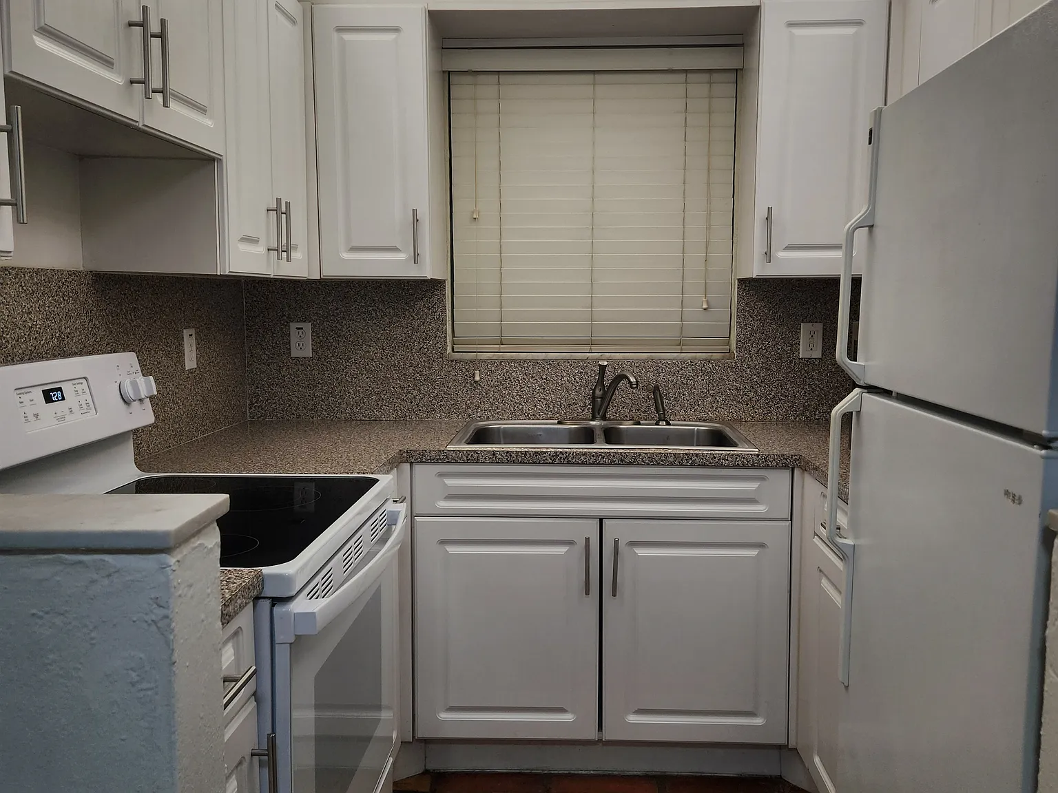 2 bed, 800 sqft, $2,600 — Photo 2