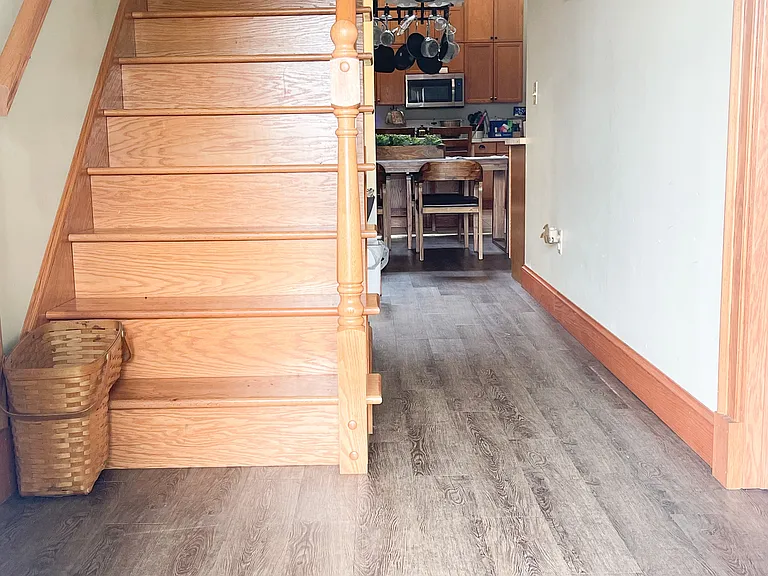 432 E East St — Photo 25