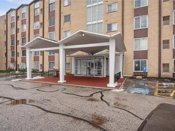 25735 Lorain Rd Unit 426, North Olmsted, OH 44070
