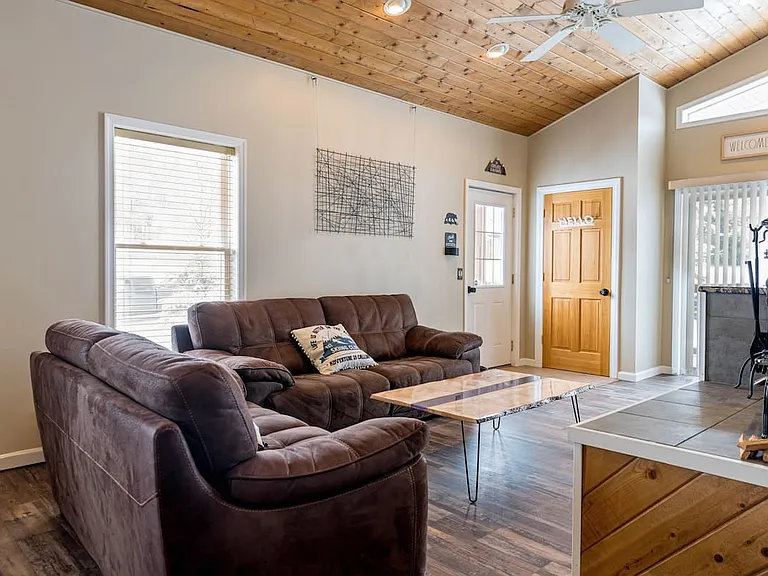 284 Roundabout Way — Photo 8