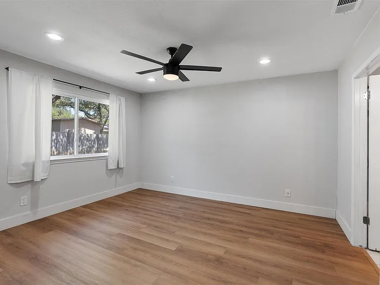 7806 Woodcroft Dr — Photo 14