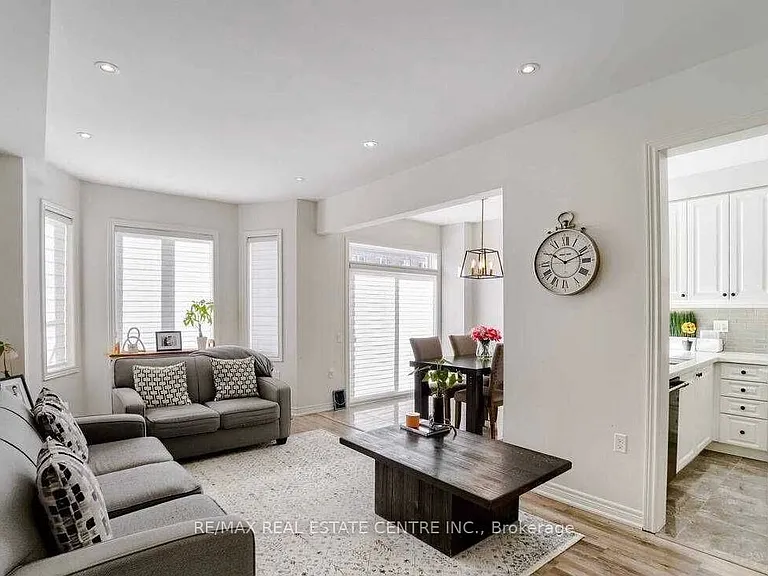 5 Blackberry Valley Cres #UPPER — Photo 4