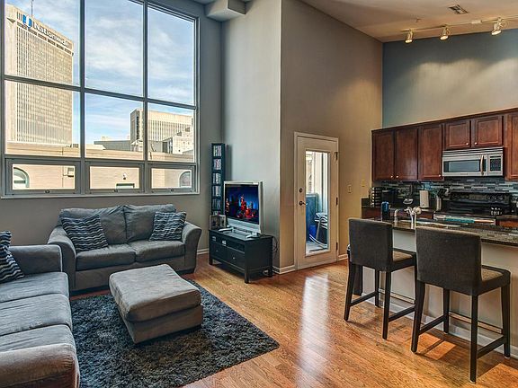 2nd image of 160 Wall St #305