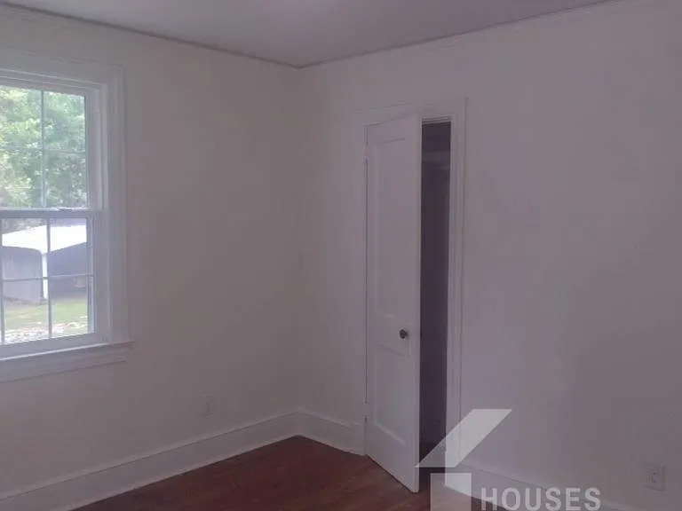 130 Ellison St — Photo 9