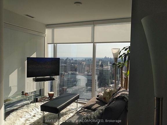 4th image of 15 Grenville St #3703