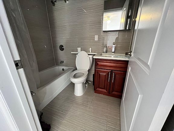 4th image of 947 57th St #4B