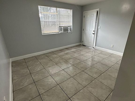 4th image of 2100 Palafox St #2
