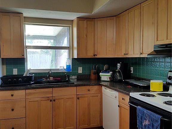 3rd image of 132 SE 16th St