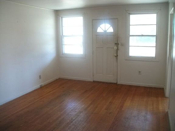 3rd image of 1205 Fairfield St