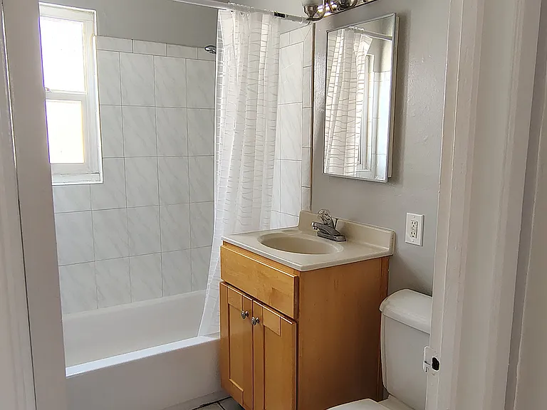 1643 6th Ave #5 — Photo 8