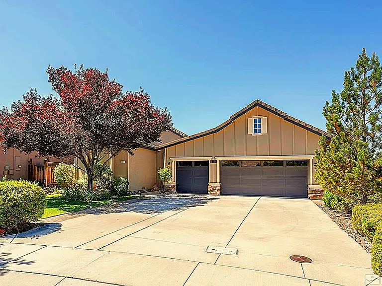 3310 Ten Mile Dr — Photo 2
