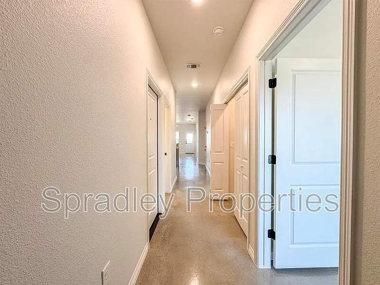 205B Juniper Dr — Photo 2