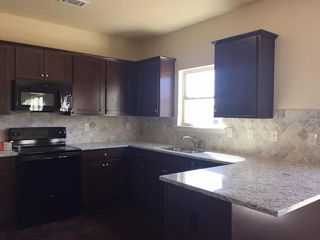 Building Photo - 2151 Village Trail Ct