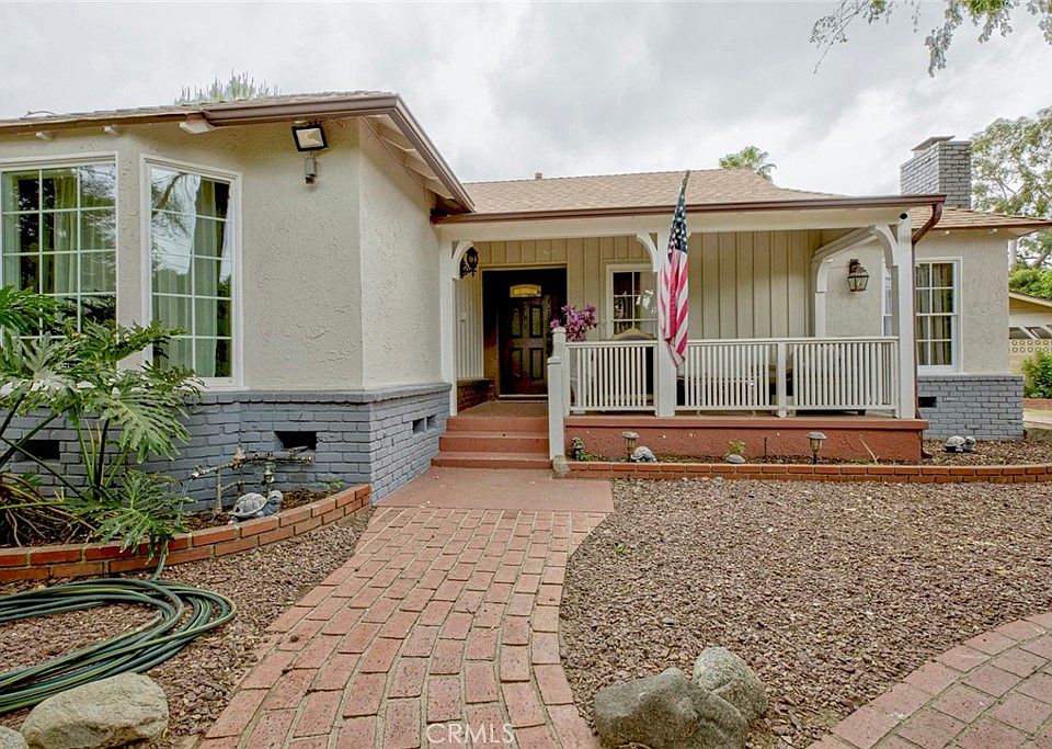 1st image of 15556 Valerio St