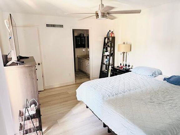 4th image of 825 Center Street #22a