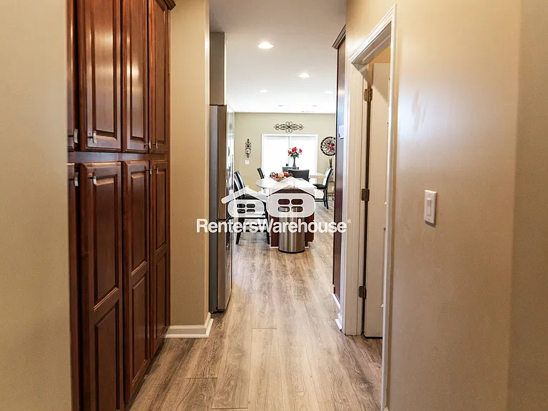 1900 Enfield Ct — Photo 12