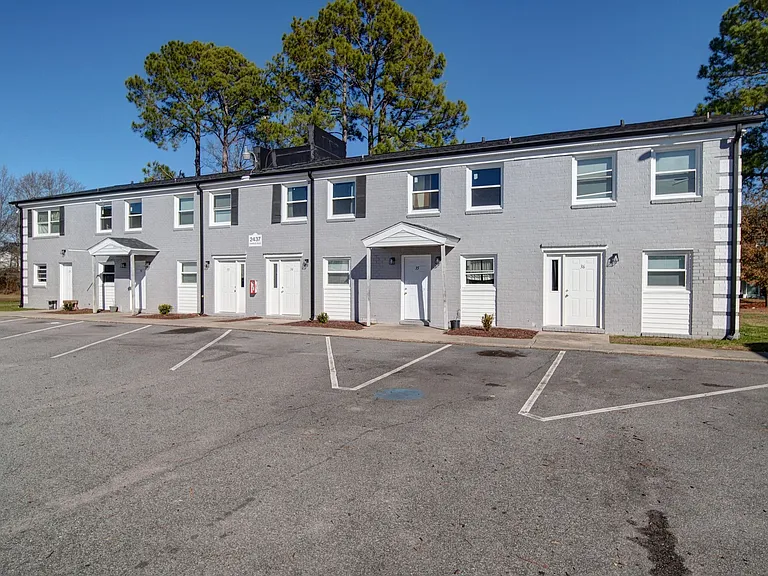 Arlington Village Townhomes — Photo 3