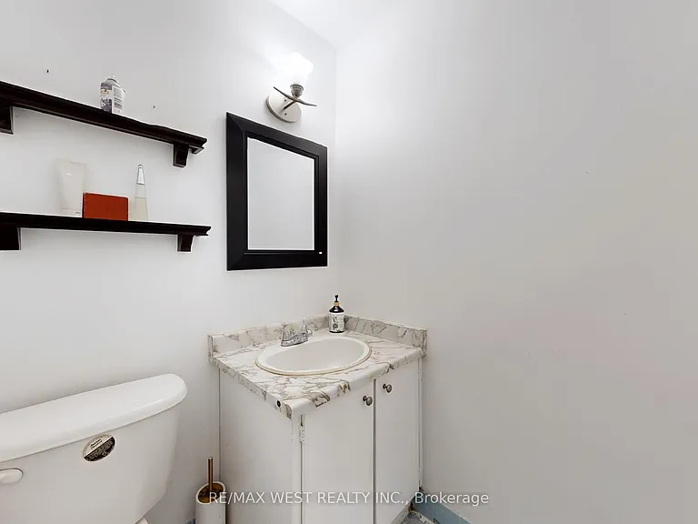 1660 Bloor St #310 — Photo 8