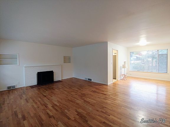 4th image of 16532 Beach Dr NE