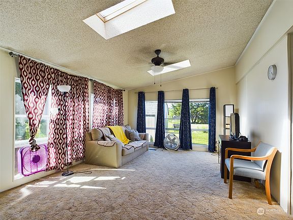 4th image of 603 Algona Boulevard N