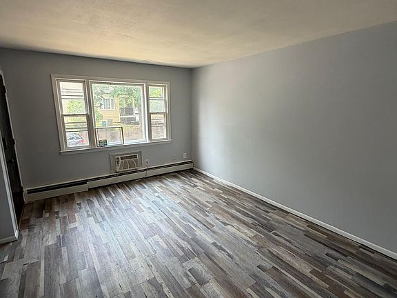 3rd image of 1611 Oliver St #1R