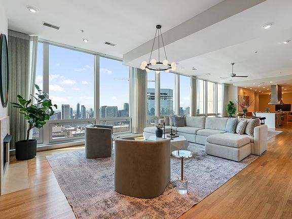 4th image of 500 W Superior St Unit 2401