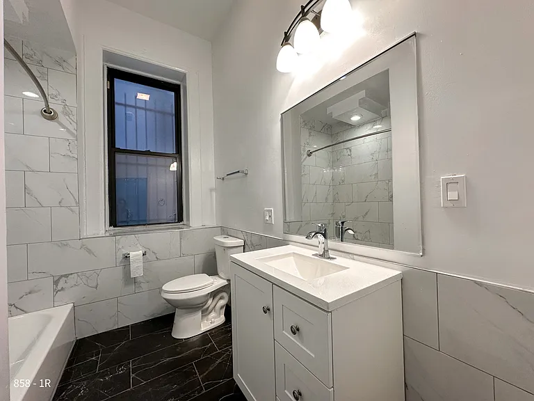 858 N. Wood St./1811 W. Iowa St. — Photo 8