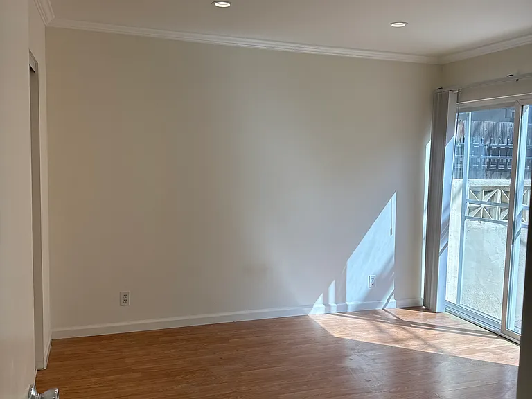 1280 S Barrington Ave #10 — Photo 11