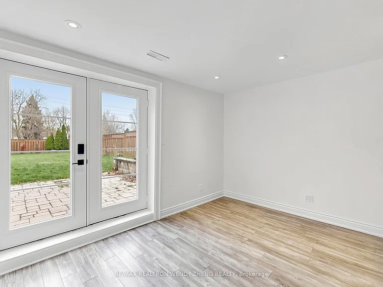 18 King Richard Ct #LOWER — Photo 13