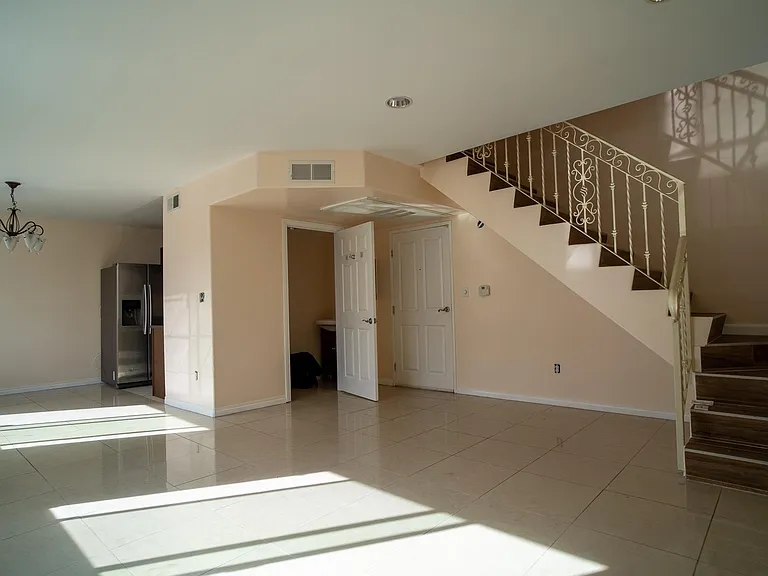 250 S Harvard Blvd #3 — Photo 10