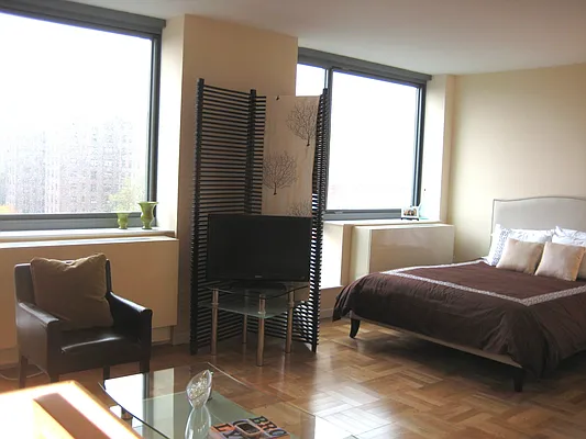 Rented by Bklyn Gold Leasing Office | media 27