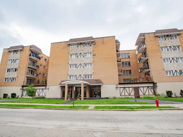 1633 River St APT 2A, Des Plaines, IL 60016