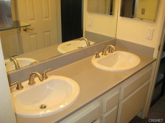 4th image of 22865 Del Valle St Unit 4
