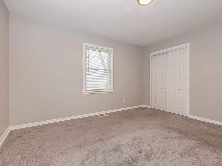 775358_028_bedroom_13395973.jpg