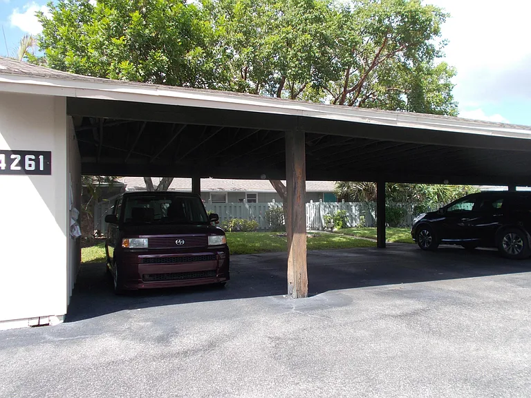 4261 Island Cir #F — Photo 22