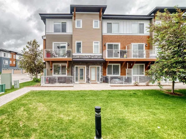 111 W Rainbow Falls Gate #30, Chestermere, AB T1X 0Z4