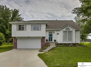 15443 Locust St, Omaha, NE 68116