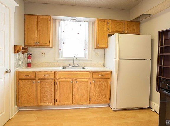 5th image of 78 Lanza Ave
