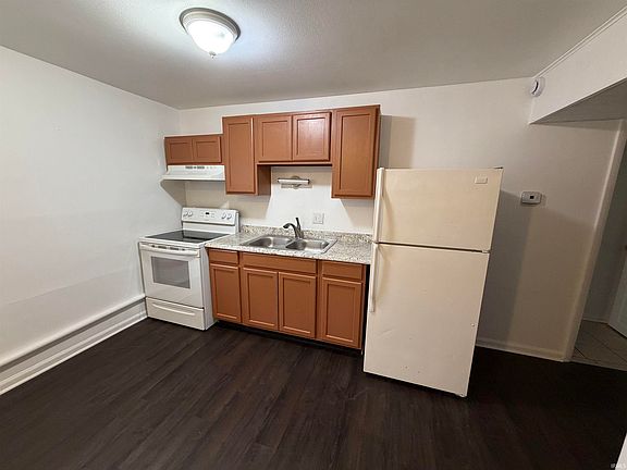 4th image of 1007 S Lincoln Park Dr