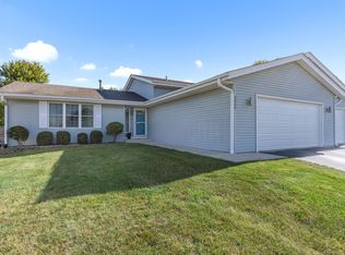 9885 Highstone Dr, Roscoe, IL 61073