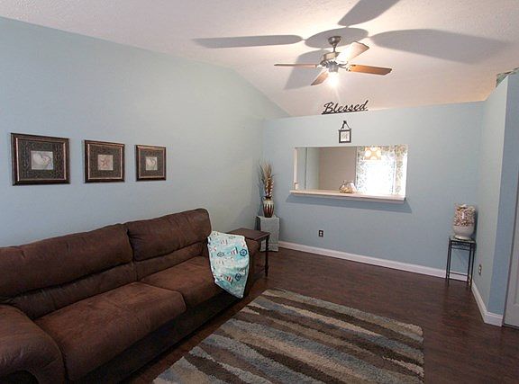 4th image of 2424 Thornton Ave