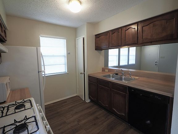 4th image of 9615 Point Vista Pl #A