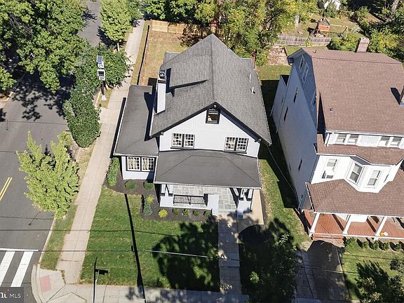 2nd image of 1400 Newton St NE